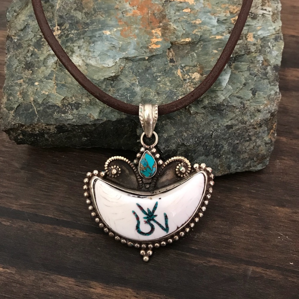 ANTIQUE TIBETAN PENDANT NECKLACE CONCH TURQUOISE